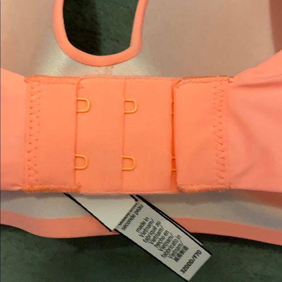 NWT - lightly lined wireless tshirt bra - Picture 3 of 4